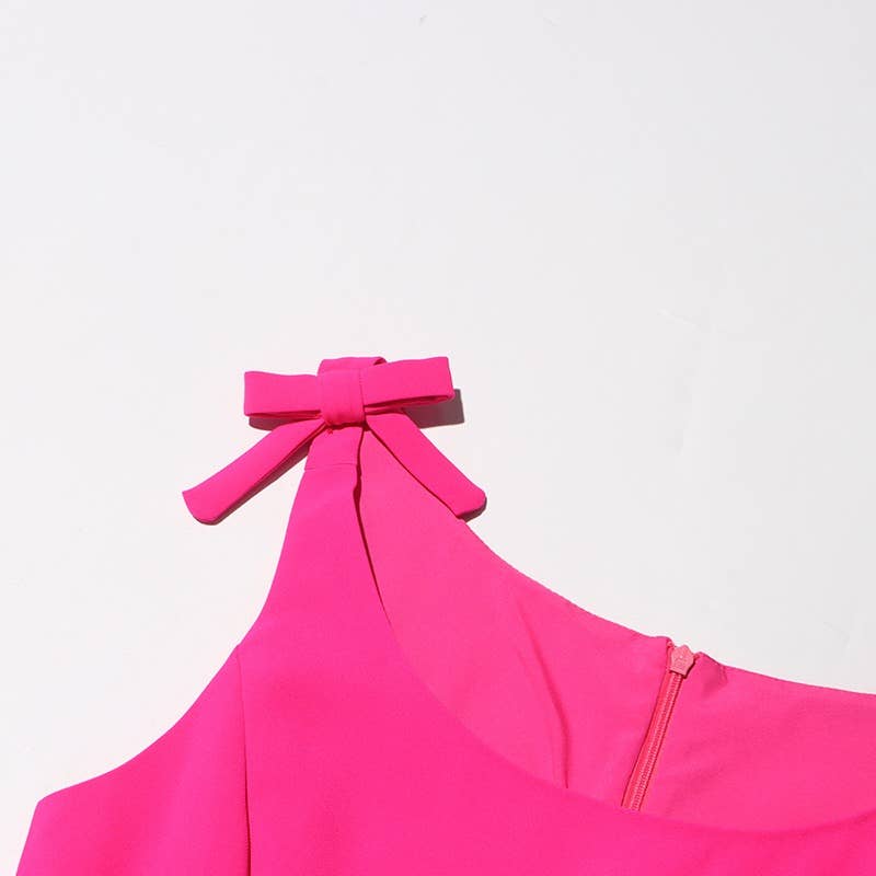 Robe à bretelles avec nœud cousu