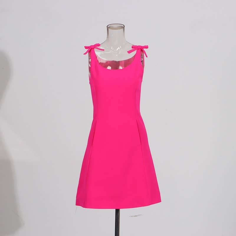 Robe à bretelles avec nœud cousu