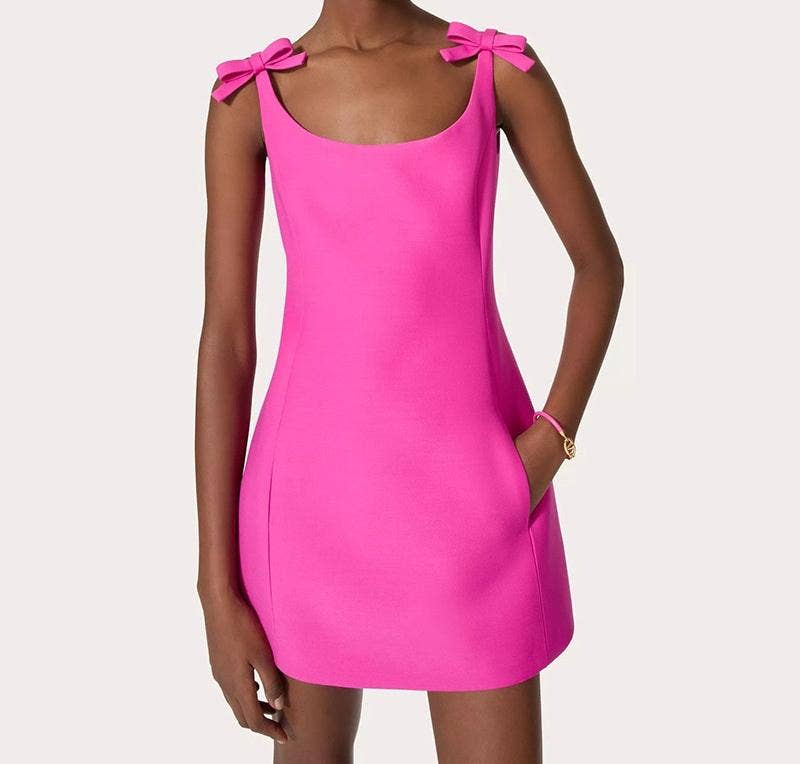 Robe à bretelles avec nœud cousu