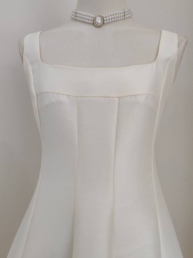 Robe évasée sans manches