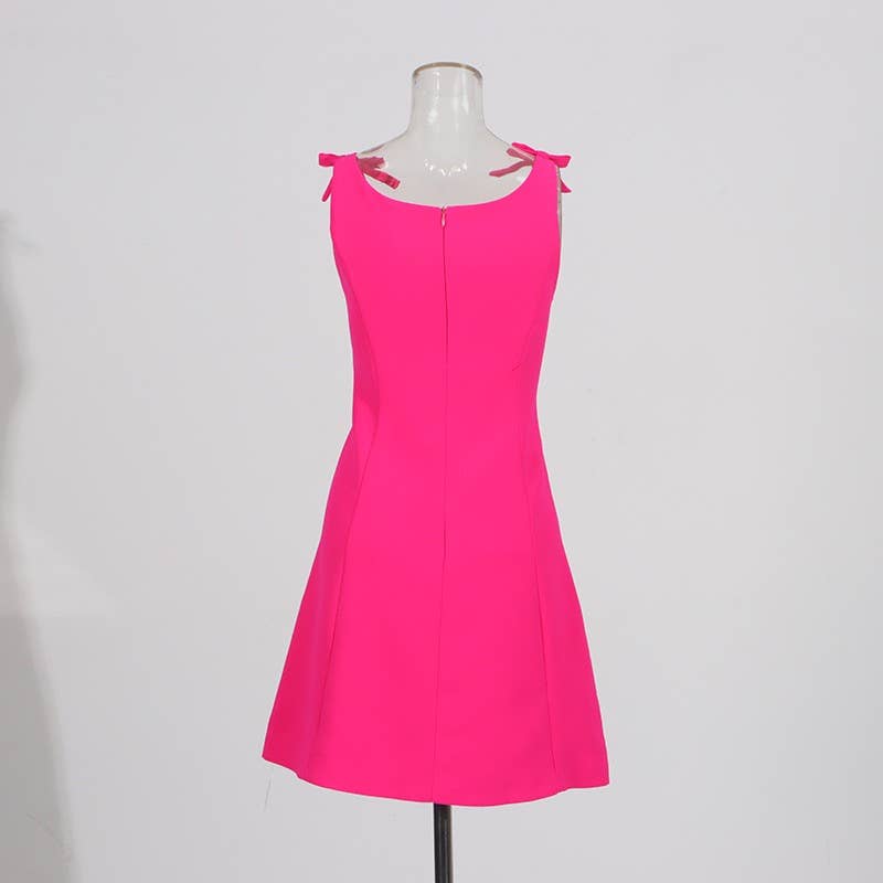 Robe à bretelles avec nœud cousu